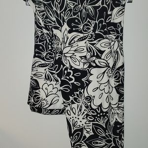 LuLaRoe TC2 Tall & Curvy2 Leggings Black White Floral- New